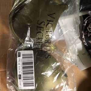 NWT Victoria’s Secret 30C Push-up Bra